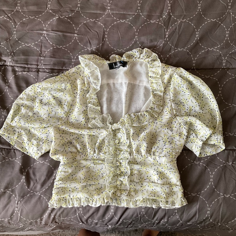 Lulu’s Puffed Sleeve Top-Slight Crop